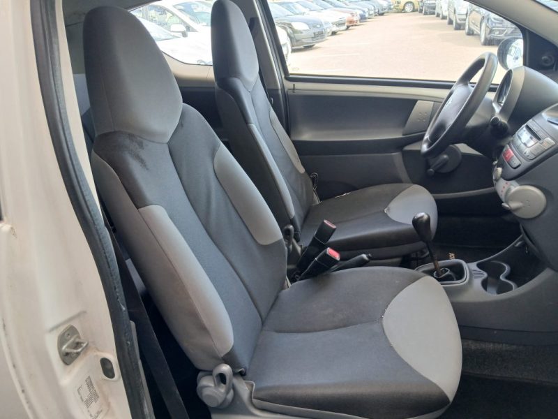PEUGEOT 107 1.0i  68 cv URBAN 2011