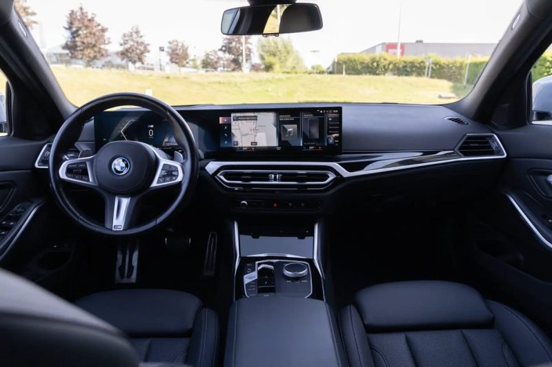 Bmw SERIE 3 TOURING 330E HYBRIDE M-SPORT Toit Pano · Head-Up · Attelage