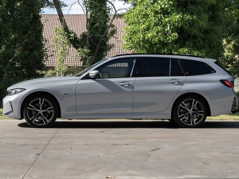 Bmw SERIE 3 TOURING 330E HYBRIDE M-SPORT Toit Pano · Head-Up · Attelage