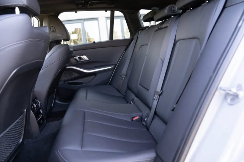 Bmw SERIE 3 TOURING 330E HYBRIDE M-SPORT Toit Pano · Head-Up · Attelage
