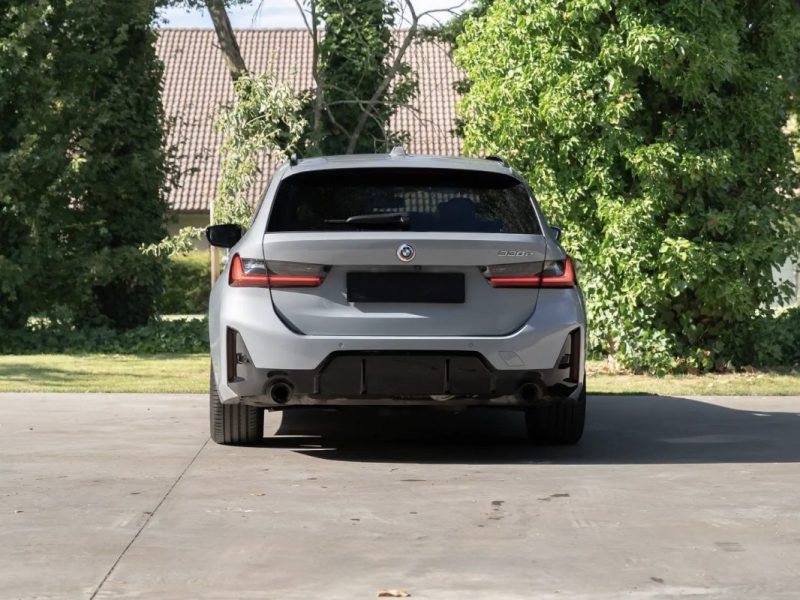 Bmw SERIE 3 TOURING 330E HYBRIDE M-SPORT Toit Pano · Head-Up · Attelage