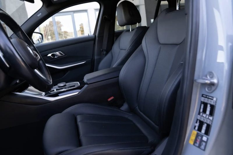 Bmw SERIE 3 TOURING 330E HYBRIDE M-SPORT Toit Pano · Head-Up · Attelage