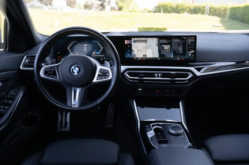 Bmw SERIE 3 TOURING 330E HYBRIDE M-SPORT Toit Pano · Head-Up · Attelage