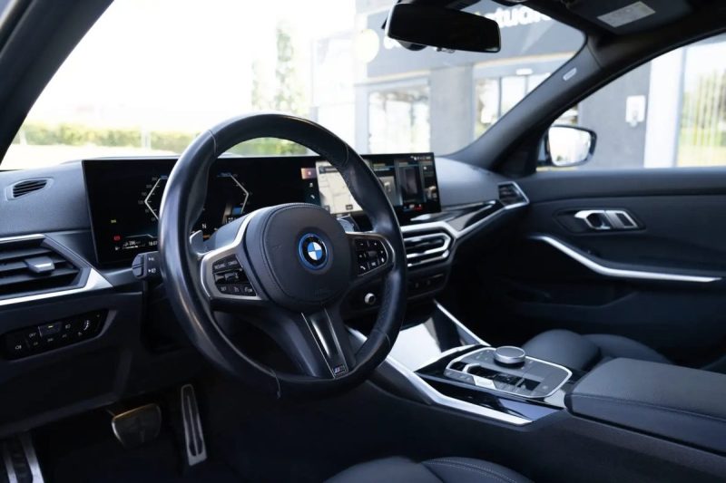 Bmw SERIE 3 TOURING 330E HYBRIDE M-SPORT Toit Pano · Head-Up · Attelage