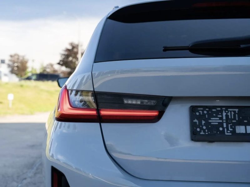 Bmw SERIE 3 TOURING 330E HYBRIDE M-SPORT Toit Pano · Head-Up · Attelage