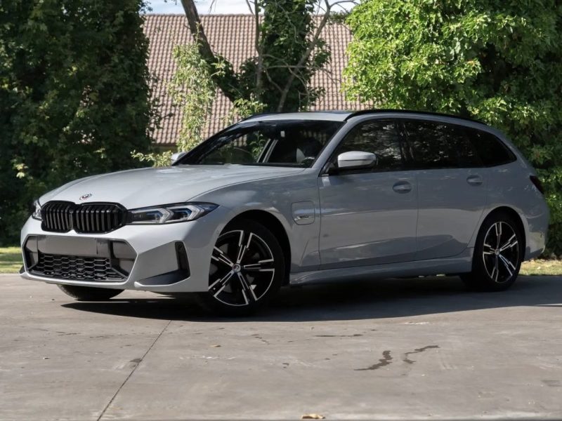 Bmw SERIE 3 TOURING 330E HYBRIDE M-SPORT Toit Pano · Head-Up · Attelage