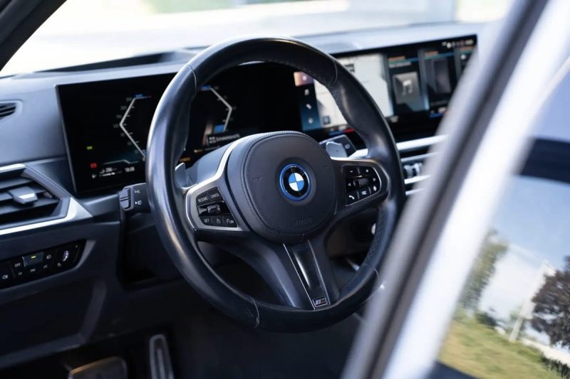 Bmw SERIE 3 TOURING 330E HYBRIDE M-SPORT Toit Pano · Head-Up · Attelage