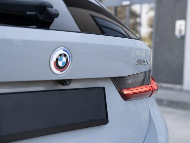Bmw SERIE 3 TOURING 330E HYBRIDE M-SPORT Toit Pano · Head-Up · Attelage