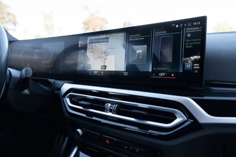 Bmw SERIE 3 TOURING 330E HYBRIDE M-SPORT Toit Pano · Head-Up · Attelage