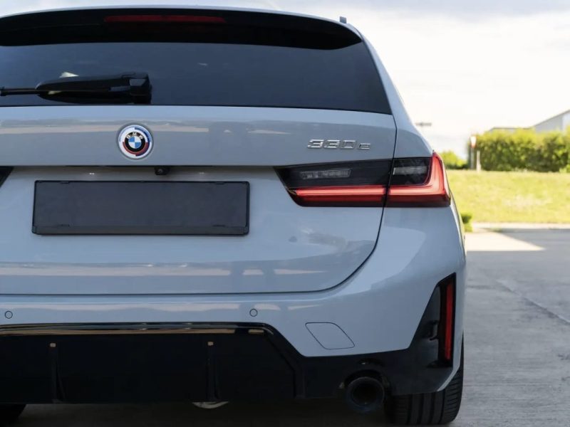 Bmw SERIE 3 TOURING 330E HYBRIDE M-SPORT Toit Pano · Head-Up · Attelage