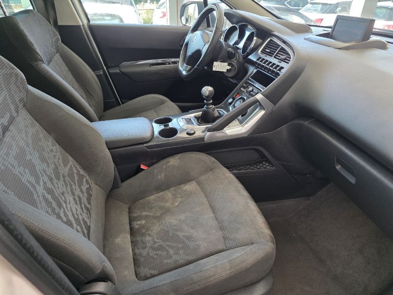 PEUGEOT 3008 PEUGEOT 3008 I MONOSPACE (0U_)  1.6HDI 112CH ANNEE 2012 239000KM