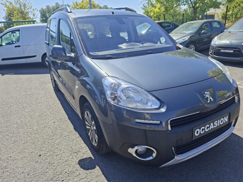PEUGEOT PARTNER 5 PLACES 2013 1.6 ESSENCE 100CV 126410 kms  Double  portes latérales 
