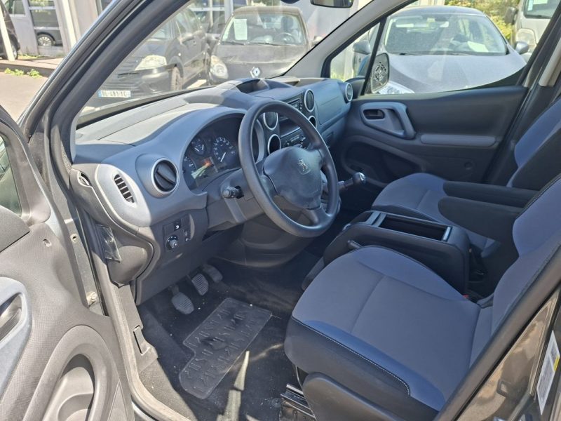 PEUGEOT PARTNER 5 PLACES 2013 1.6 ESSENCE 100CV 126410 kms  Double  portes latérales 