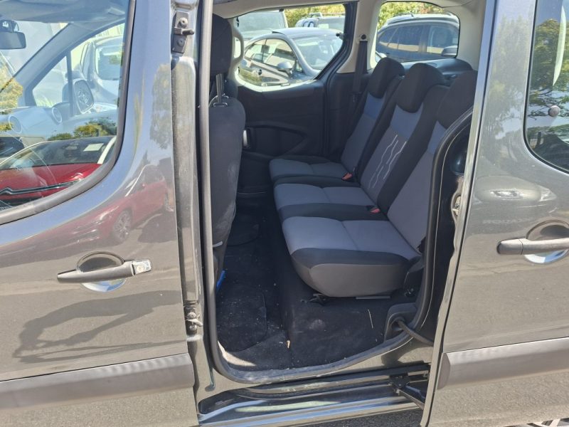PEUGEOT PARTNER 5 PLACES 2013 1.6 ESSENCE 100CV 126410 kms  Double  portes latérales 