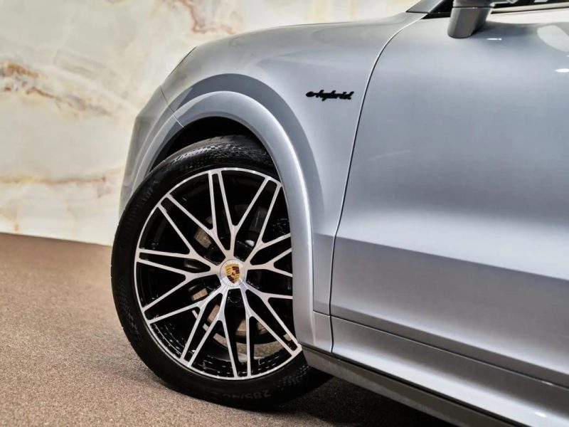 Porsche CAYENNE COUPE 3.0 E-HYBRID 470CH SportDesign · Jantes 22" · BOSE