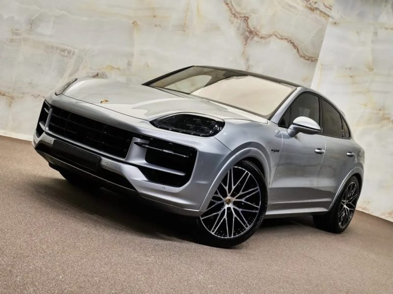 Porsche CAYENNE COUPE 3.0 E-HYBRID 470CH SportDesign · Jantes 22" · BOSE