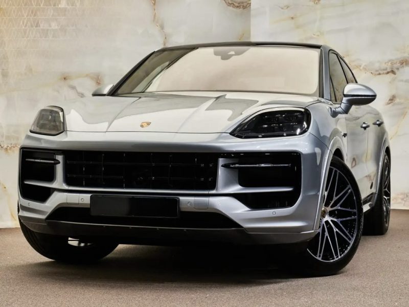 Porsche CAYENNE COUPE 3.0 E-HYBRID 470CH SportDesign · Jantes 22" · BOSE