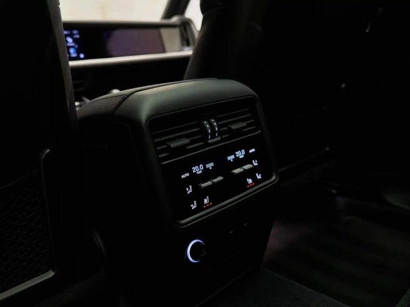 Porsche CAYENNE COUPE 3.0 E-HYBRID 470CH SportDesign · Jantes 22" · BOSE