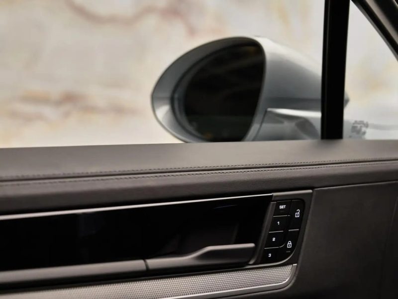 Porsche CAYENNE COUPE 3.0 E-HYBRID 470CH SportDesign · Jantes 22" · BOSE
