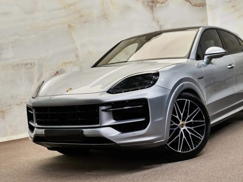 Porsche CAYENNE COUPE 3.0 E-HYBRID 470CH SportDesign · Jantes 22" · BOSE