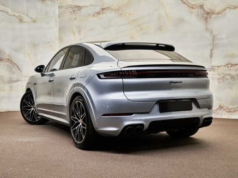 Porsche CAYENNE COUPE 3.0 E-HYBRID 470CH SportDesign · Jantes 22" · BOSE