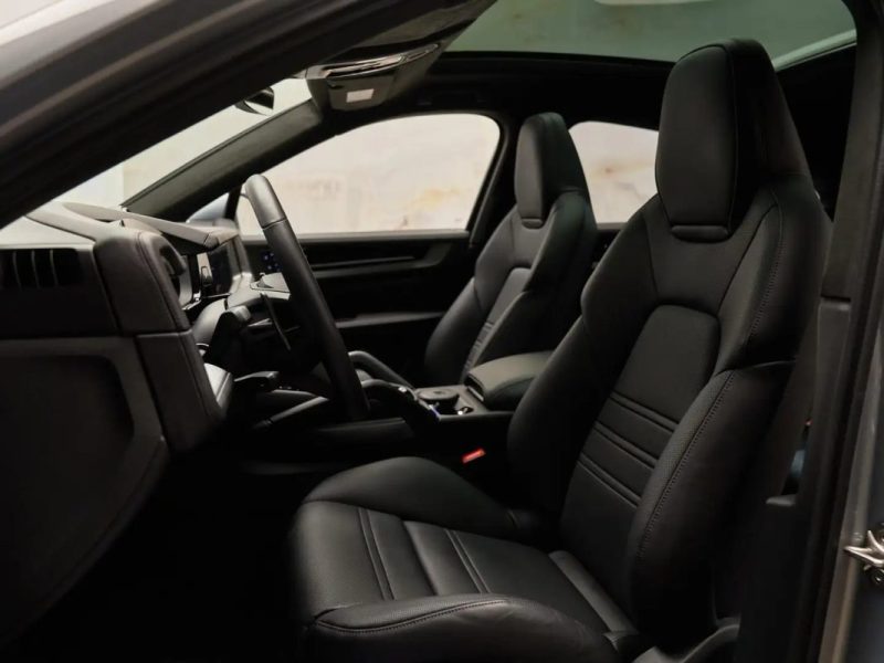 Porsche CAYENNE COUPE 3.0 E-HYBRID 470CH SportDesign · Jantes 22" · BOSE