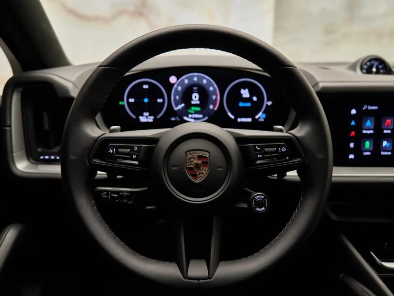 Porsche CAYENNE COUPE 3.0 E-HYBRID 470CH SportDesign · Jantes 22" · BOSE