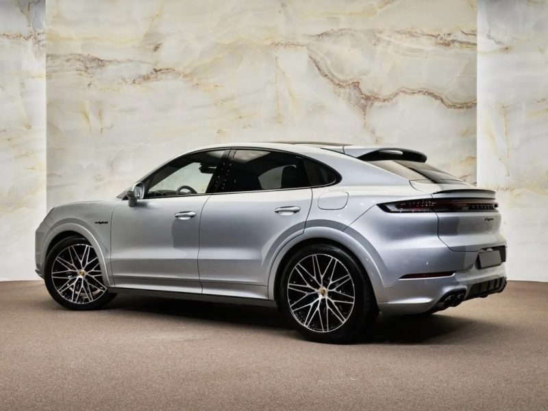 Porsche CAYENNE COUPE 3.0 E-HYBRID 470CH SportDesign · Jantes 22" · BOSE