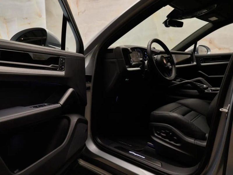 Porsche CAYENNE COUPE 3.0 E-HYBRID 470CH SportDesign · Jantes 22" · BOSE