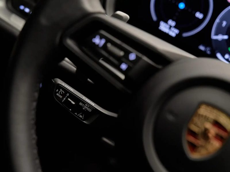 Porsche CAYENNE COUPE 3.0 E-HYBRID 470CH SportDesign · Jantes 22" · BOSE