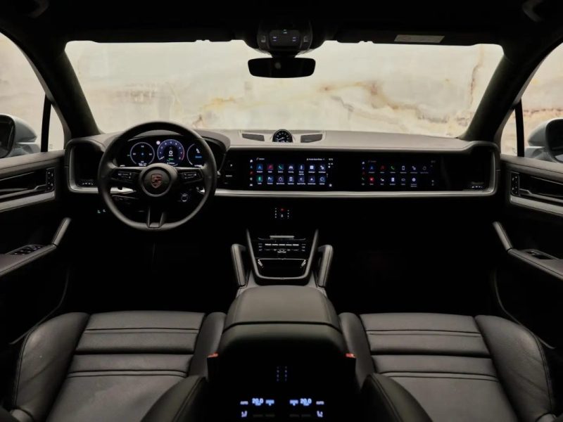 Porsche CAYENNE COUPE 3.0 E-HYBRID 470CH SportDesign · Jantes 22" · BOSE