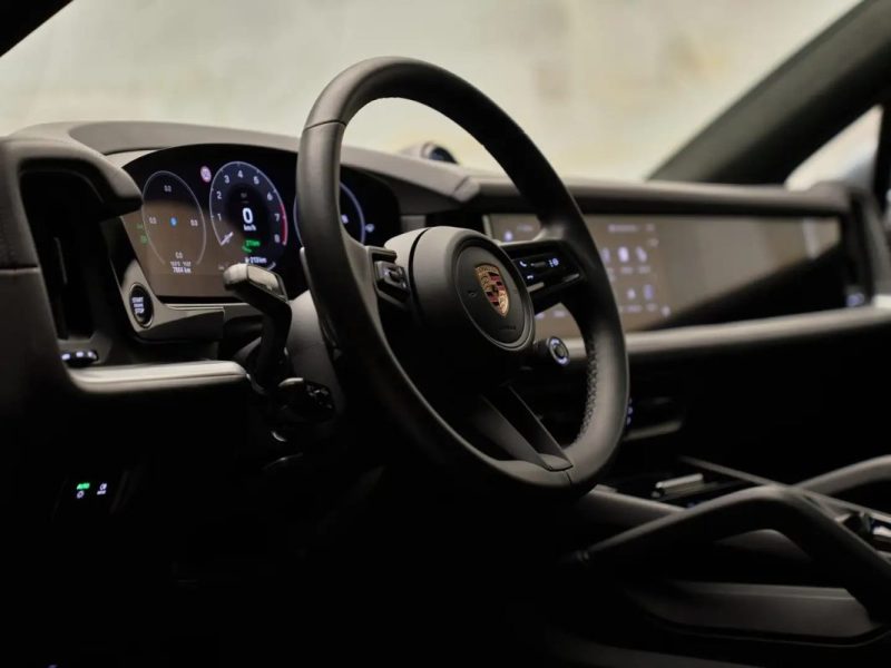 Porsche CAYENNE COUPE 3.0 E-HYBRID 470CH SportDesign · Jantes 22" · BOSE