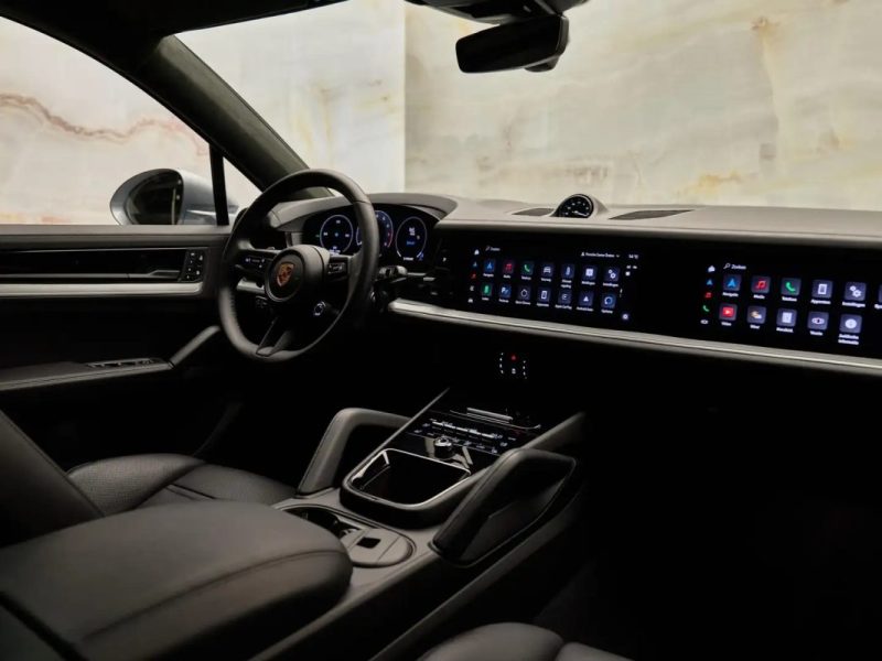 Porsche CAYENNE COUPE 3.0 E-HYBRID 470CH SportDesign · Jantes 22" · BOSE