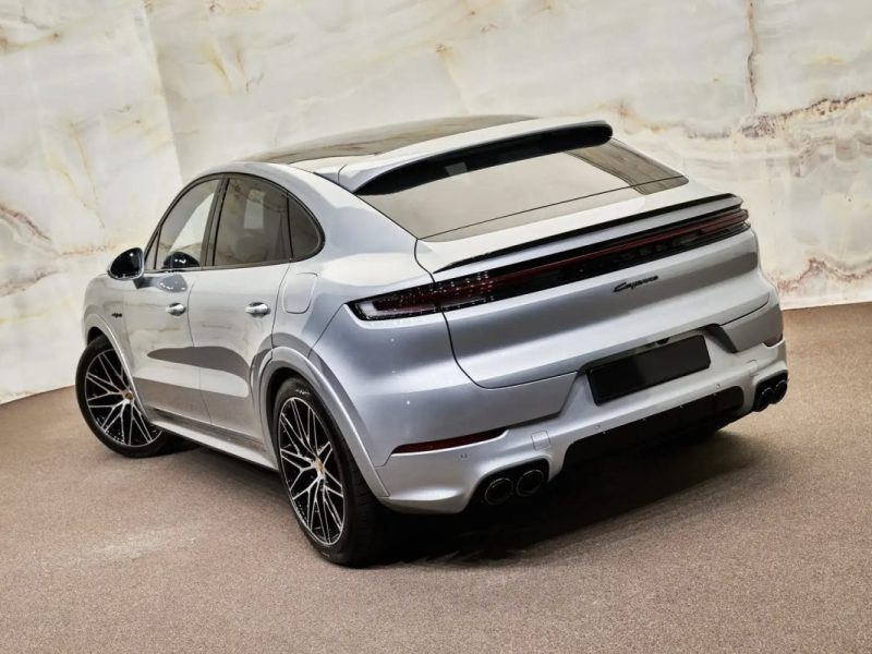 Porsche CAYENNE COUPE 3.0 E-HYBRID 470CH SportDesign · Jantes 22" · BOSE