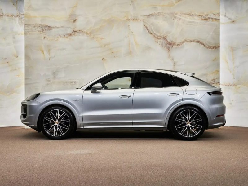 Porsche CAYENNE COUPE 3.0 E-HYBRID 470CH SportDesign · Jantes 22" · BOSE