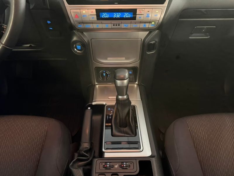 Toyota LAND CRUISER 2.8 D4-D COMFORT KIT OME · REMORQUAGE 3 T 2020
