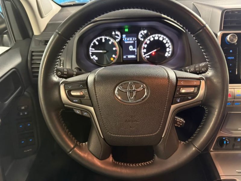 Toyota LAND CRUISER 2.8 D4-D COMFORT KIT OME · REMORQUAGE 3 T 2020