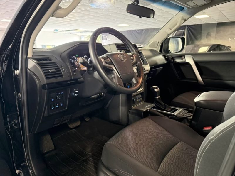 Toyota LAND CRUISER 2.8 D4-D COMFORT KIT OME · REMORQUAGE 3 T 2020
