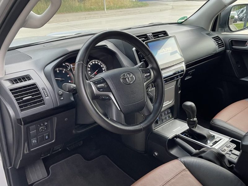 Toyota LAND CRUISER 150 LONG 2.8 D-4D 