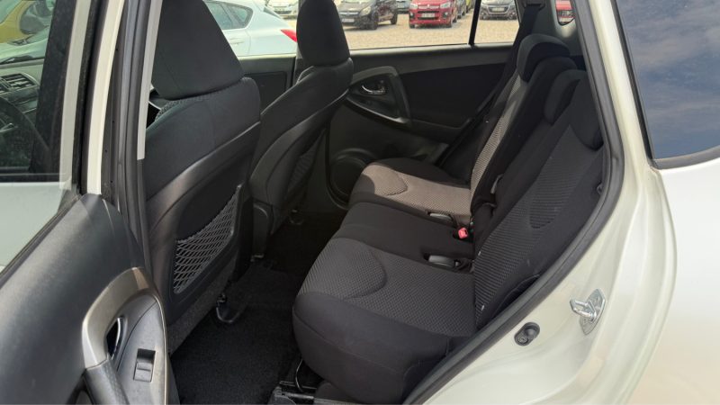 TOYOTA RAV4 150 D-4D LECAP 2WD 2010