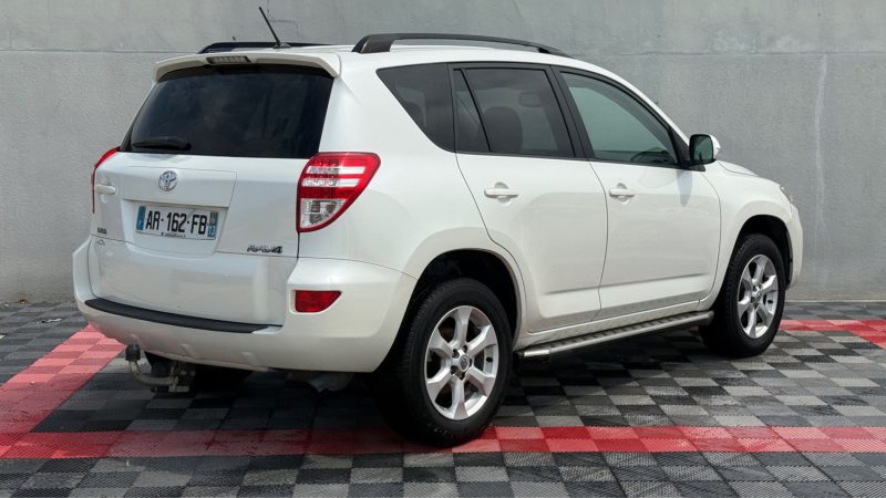 TOYOTA RAV4 150 D-4D LECAP 2WD 2010