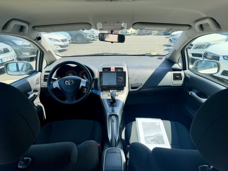 TOYOTA AURIS 132 VVTI DYNAMIC MMT 2009