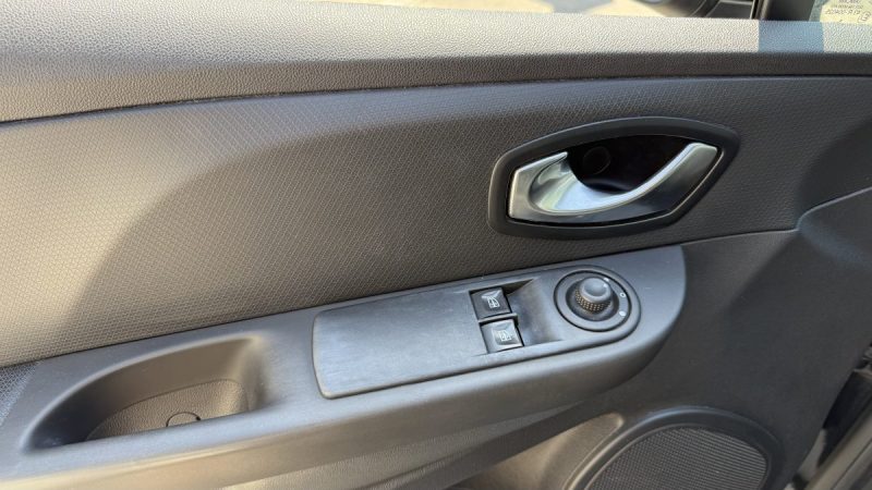 RENAULT CLIO IV 1.2 16V 75 LIMITED 2015