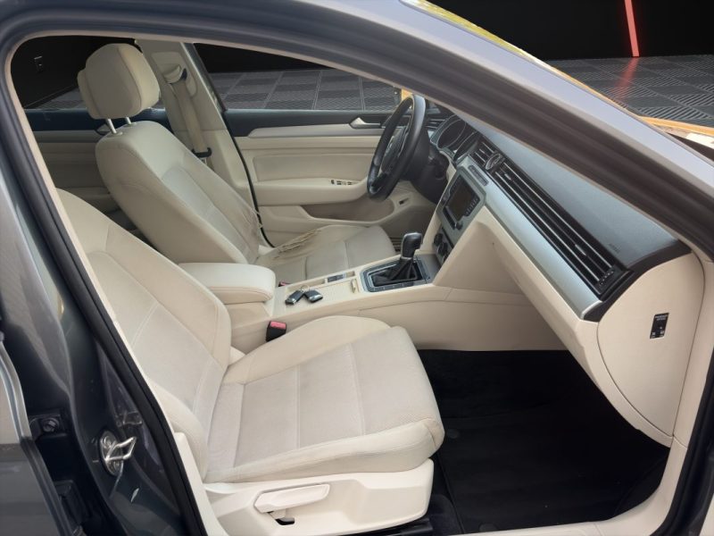VOLKSWAGEN PASSAT SW 2.0 TDI 150 cv Confortline Business DSG6 / Toit ouvrant panoramique