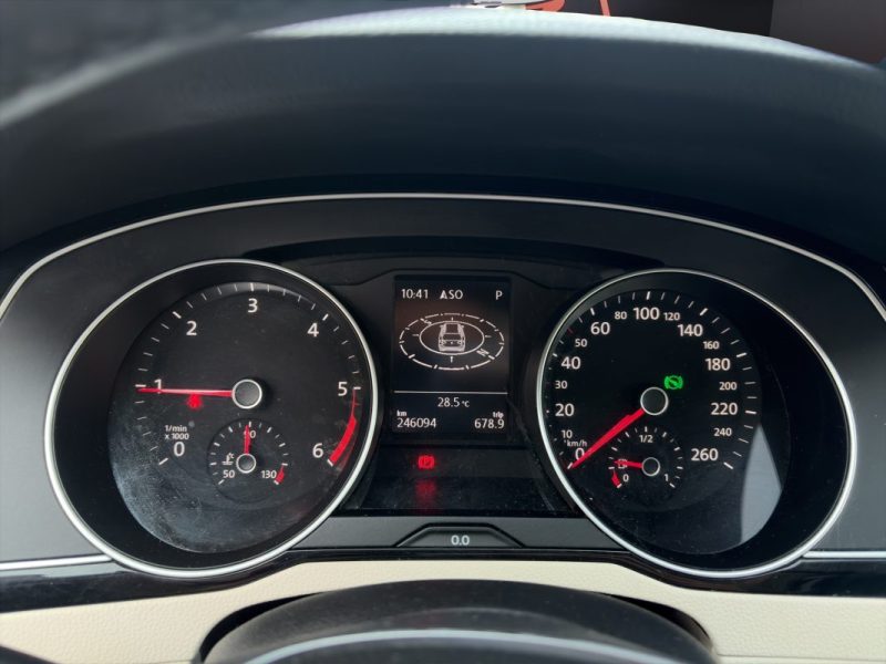 VOLKSWAGEN PASSAT SW 2.0 TDI 150 cv Confortline Business DSG6 / Toit ouvrant panoramique