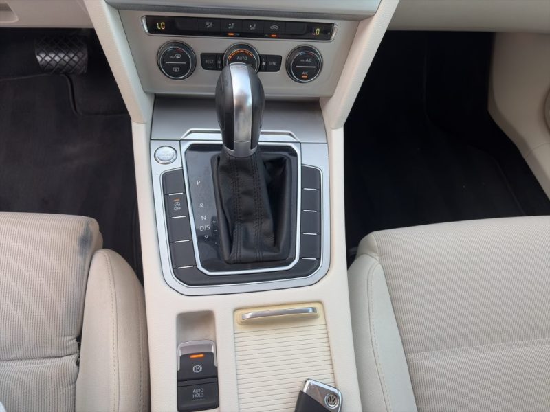VOLKSWAGEN PASSAT SW 2.0 TDI 150 cv Confortline Business DSG6 / Toit ouvrant panoramique