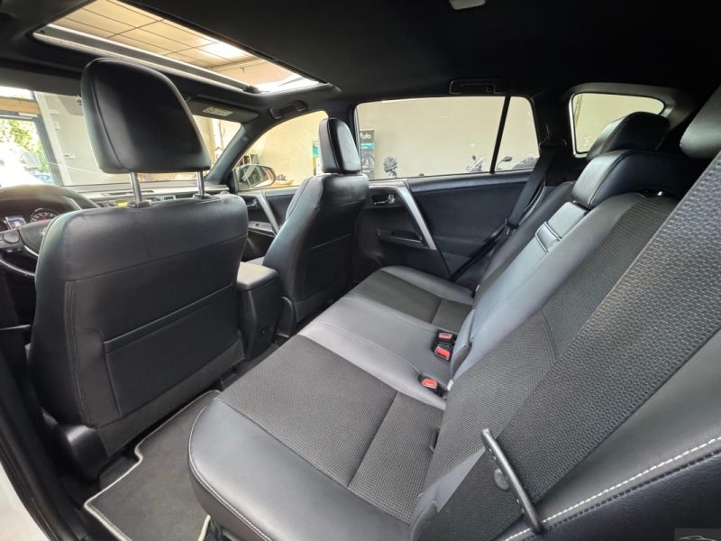 TOYOTA RAV4 HYBRIDE BLACK EDITION 197CH 2WD CVT 1ER MAIN - GARANTIE 12 - 60 MOIS