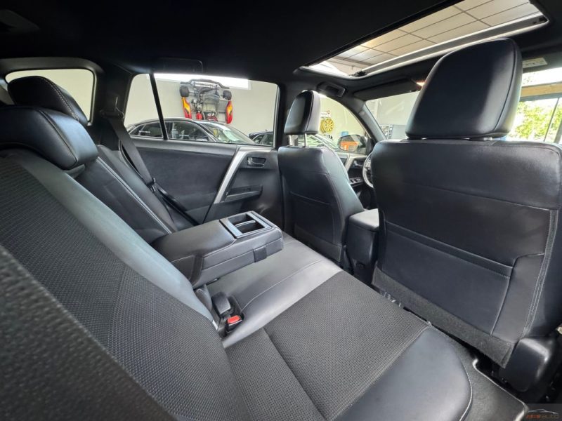 TOYOTA RAV4 HYBRIDE BLACK EDITION 197CH 2WD CVT 1ER MAIN - GARANTIE 12 - 60 MOIS