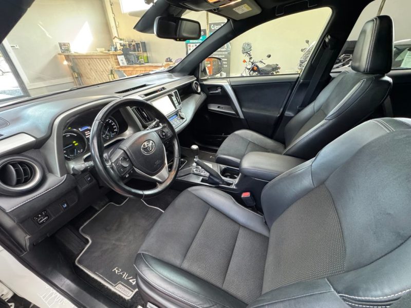 TOYOTA RAV4 HYBRIDE BLACK EDITION 197CH 2WD CVT 1ER MAIN - GARANTIE 12 - 60 MOIS