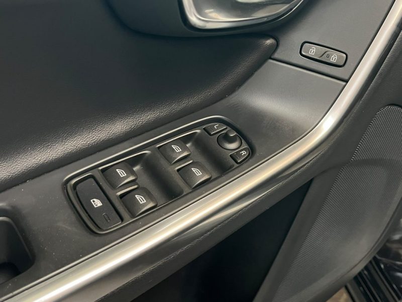 🚗 VOLVO V60 D2 120 Ch ⚙️ R-DESIGN 🛋️ Cuir 📡 Radars de recul ❄️ Climatisation